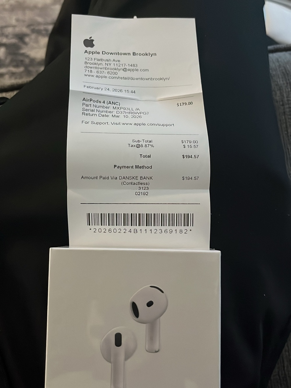 Apple AirPods (White) Wireless Earbuds with Charging Case
